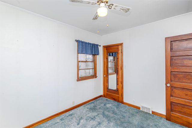 1306 Ridgeway Drive, Newton, IA 50208