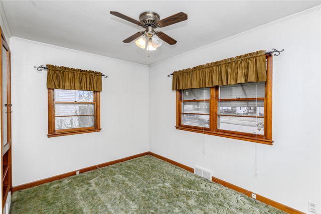 1306 Ridgeway Drive, Newton, IA 50208