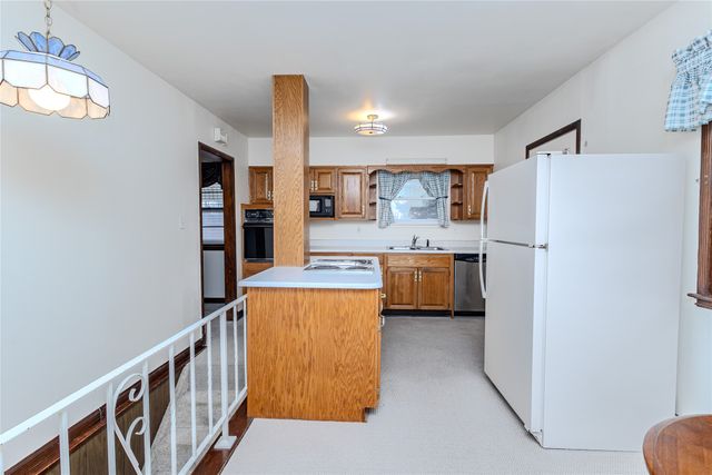 1306 Ridgeway Drive, Newton, IA 50208