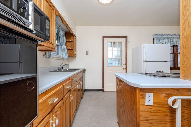 1306 Ridgeway Drive, Newton, IA 50208