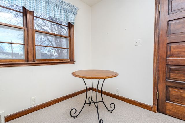 1306 Ridgeway Drive, Newton, IA 50208