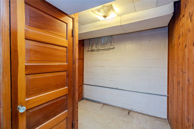 1306 Ridgeway Drive, Newton, IA 50208