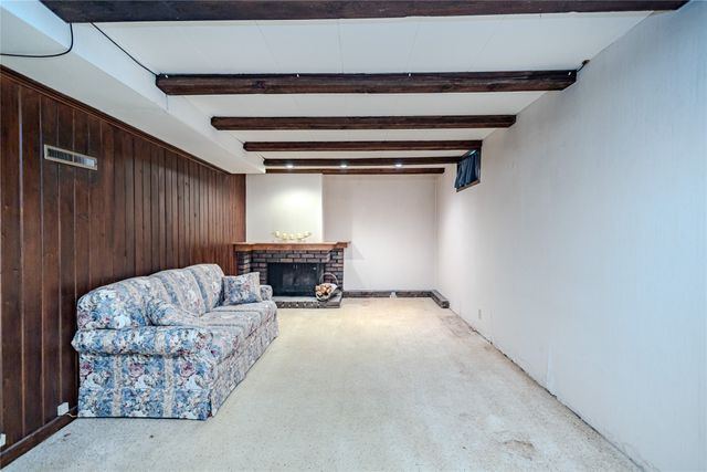 1306 Ridgeway Drive, Newton, IA 50208