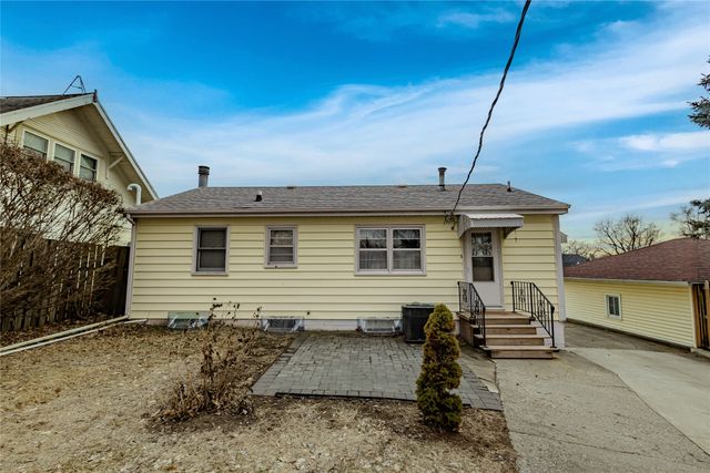 1306 Ridgeway Drive, Newton, IA 50208