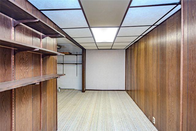 1306 Ridgeway Drive, Newton, IA 50208