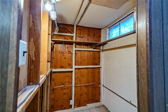 1306 Ridgeway Drive, Newton, IA 50208