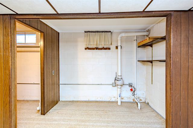 1306 Ridgeway Drive, Newton, IA 50208