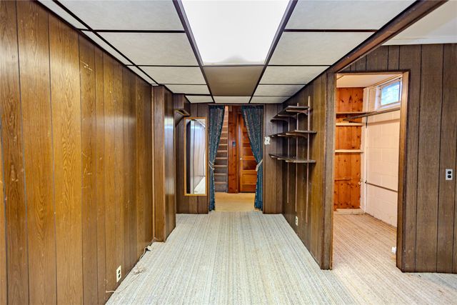 1306 Ridgeway Drive, Newton, IA 50208