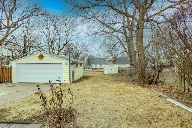 1306 Ridgeway Drive, Newton, IA 50208