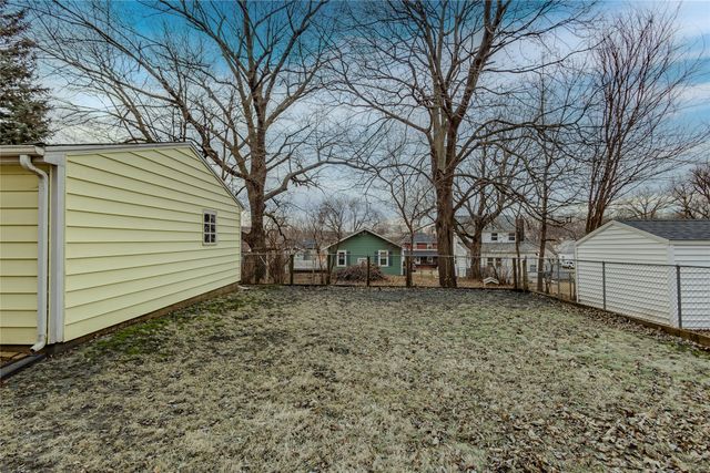 1306 Ridgeway Drive, Newton, IA 50208