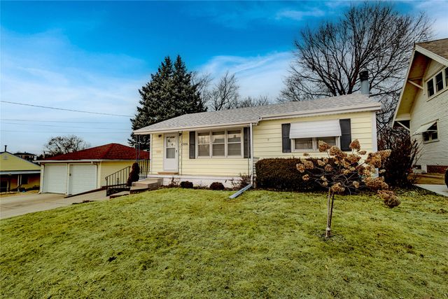 1306 Ridgeway Drive, Newton, IA 50208