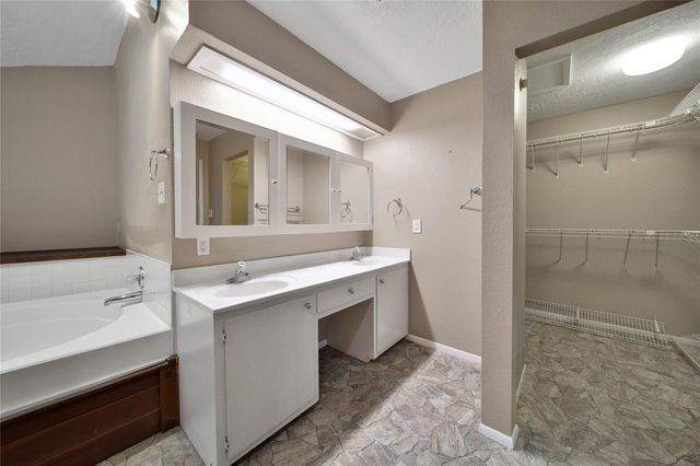 9814 King Circle S, Manvel, TX 77578