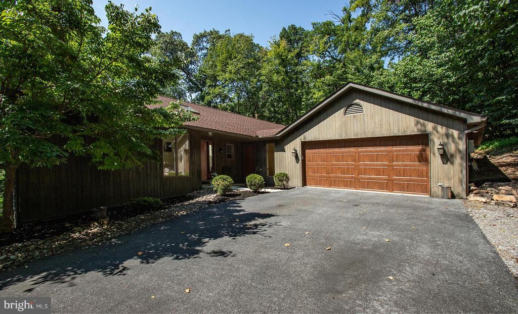 4728 GREAT OAK LN, Harrisburg, PA 17110