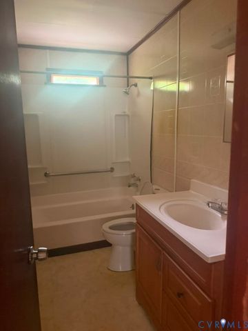 2337 Maclin Cir, Hopewell, VA 23860