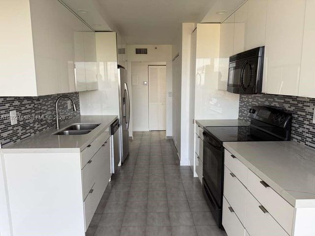 900 NE 195th Street 618, Miami, FL 33179