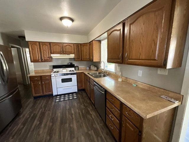 780 N Glenwood DRIVE, Silver Lake, WI 53170