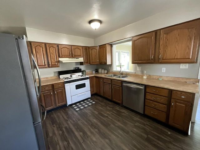 780 N Glenwood DRIVE, Silver Lake, WI 53170