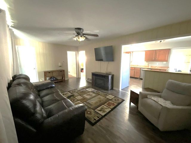 780 N Glenwood DRIVE, Silver Lake, WI 53170