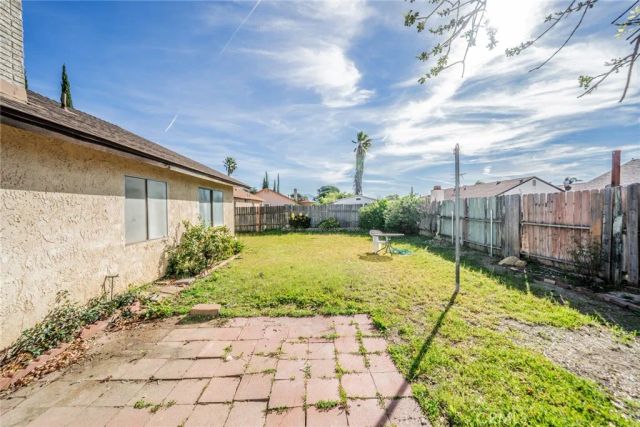 1385 W Wedgewood, Rialto, CA 92376