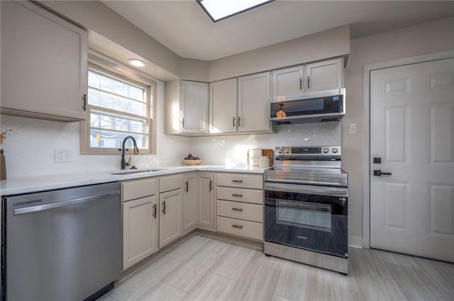 5529 Granada Lane, Mission, KS 66205