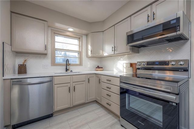 5529 Granada Lane, Mission, KS 66205