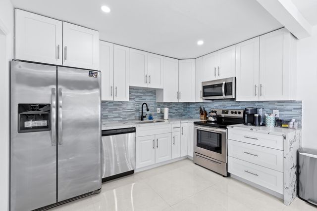 5530 NE 18th Avenue, Fort Lauderdale, FL 33334