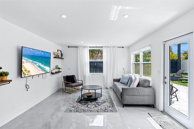 5530 NE 18th Avenue, Fort Lauderdale, FL 33334