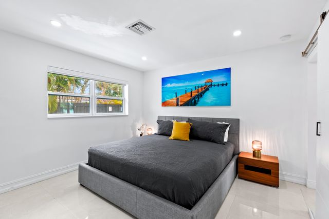 5530 NE 18th Avenue, Fort Lauderdale, FL 33334