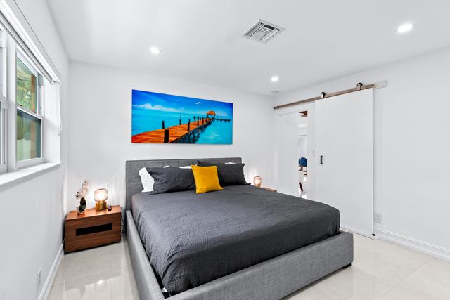 5530 NE 18th Avenue, Fort Lauderdale, FL 33334