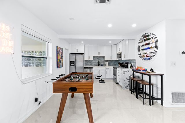 5530 NE 18th Avenue, Fort Lauderdale, FL 33334