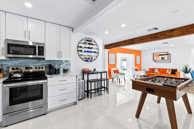 5530 NE 18th Avenue, Fort Lauderdale, FL 33334