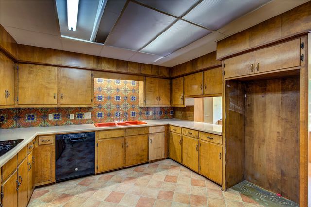 7 Oak Village Drive, Greenville, TX 75402