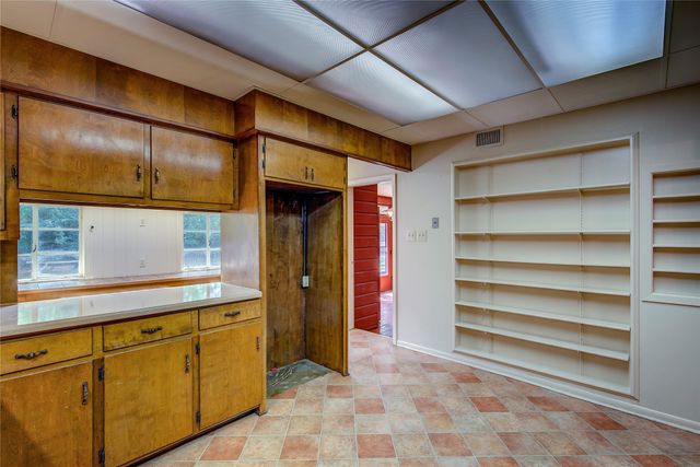 7 Oak Village Drive, Greenville, TX 75402