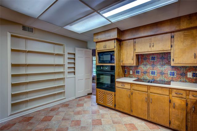 7 Oak Village Drive, Greenville, TX 75402