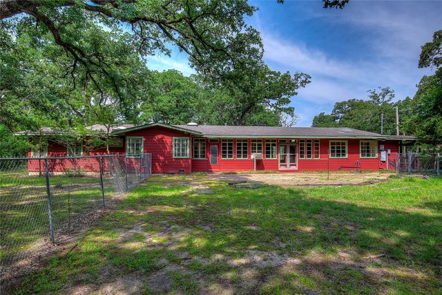 7 Oak Village Drive, Greenville, TX 75402