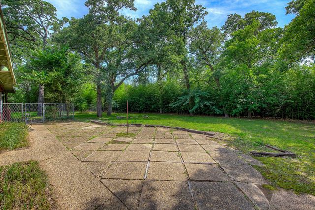 7 Oak Village Drive, Greenville, TX 75402