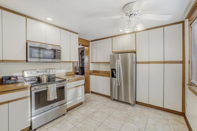 401 Highway 7, Excelsior, MN 55331