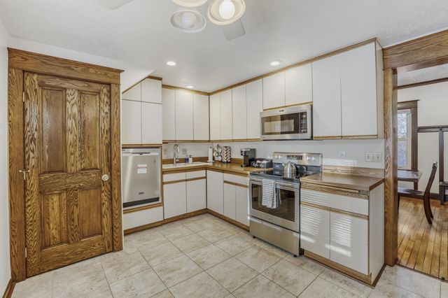 401 Highway 7, Excelsior, MN 55331