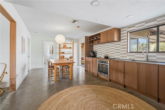 6381 Airway Avenue, Yucca Valley, CA 92284