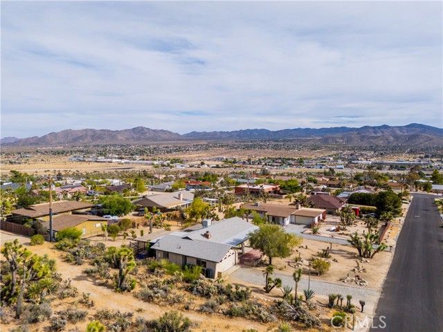 6381 Airway Avenue, Yucca Valley, CA 92284