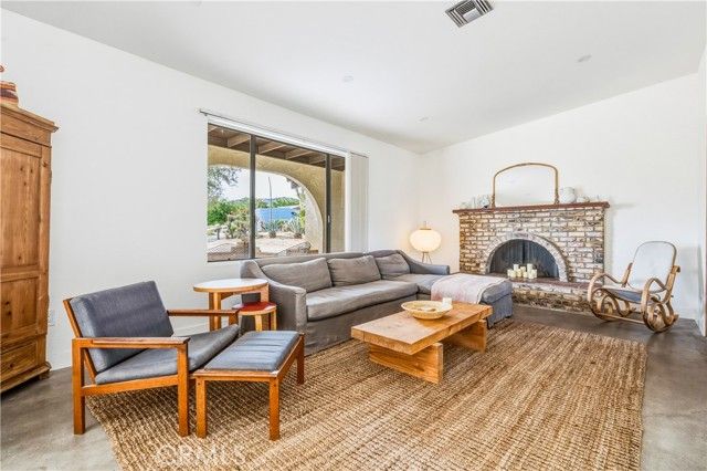 6381 Airway Avenue, Yucca Valley, CA 92284