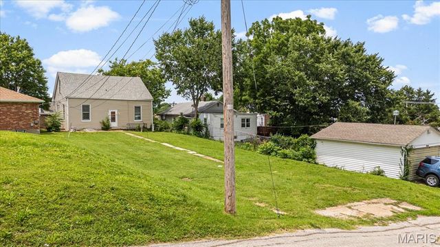 2622 Pearl Avenue, St Louis, MO 63139