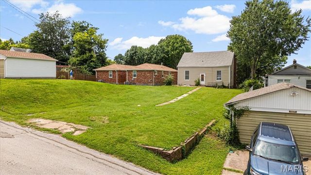 2622 Pearl Avenue, St Louis, MO 63139