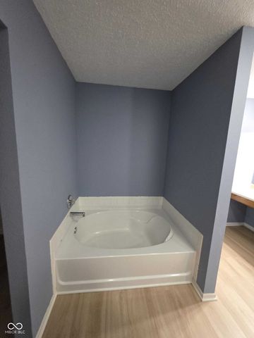 14283 Refreshing Garden Lane, Fishers, IN 46038