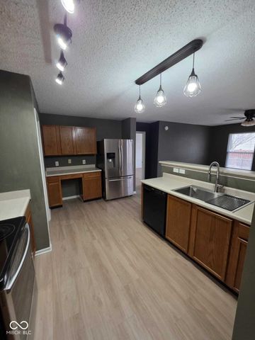 14283 Refreshing Garden Lane, Fishers, IN 46038