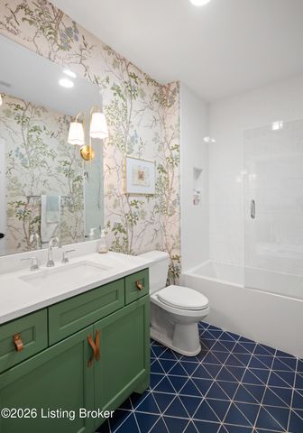 530 Country Ln, Louisville, KY 40207