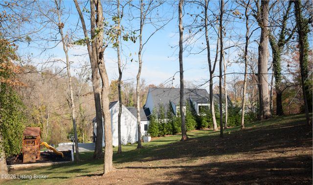 530 Country Ln, Louisville, KY 40207
