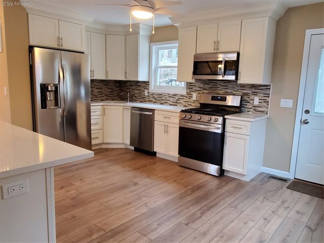 128 Bayville Avenue, Bayville, NY 11709