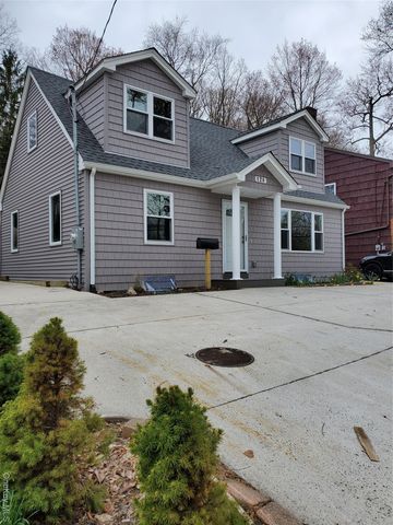 128 Bayville Avenue, Bayville, NY 11709