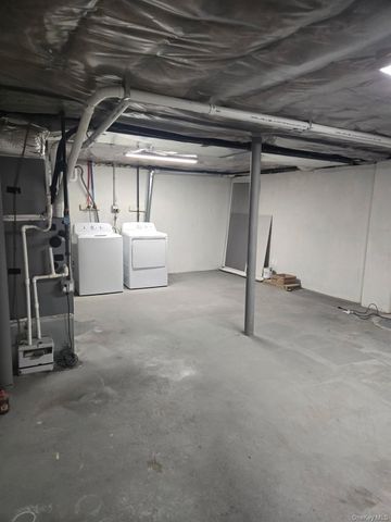 128 Bayville Avenue, Bayville, NY 11709